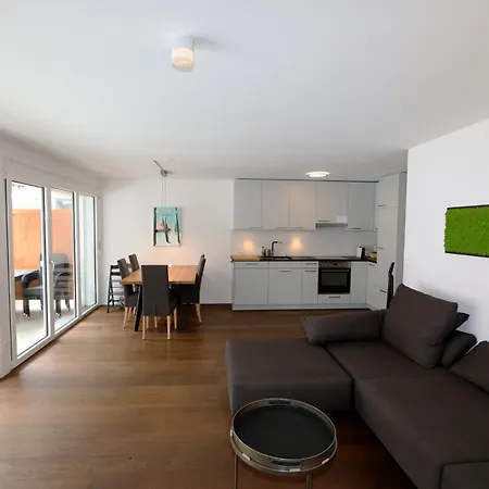 Perrine 1: Modern 3-room Lejlighed *