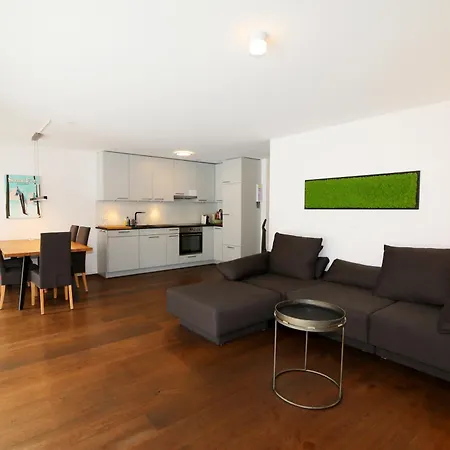 Perrine 1: Modern 3-room Lejlighed