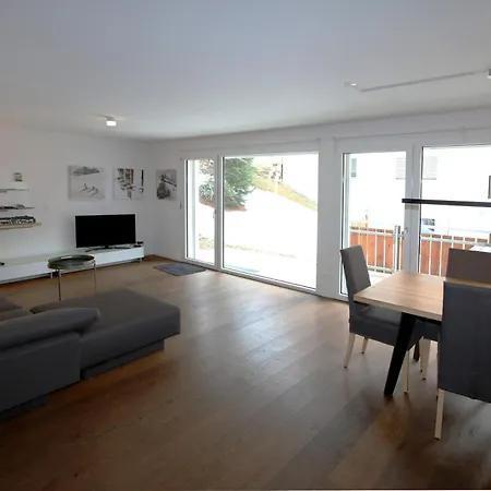 Perrine 1: Modern 3-room Lejlighed