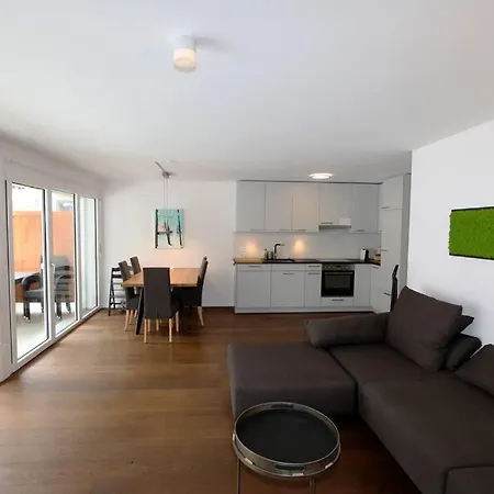 Perrine 1: Modern 3-room *